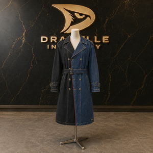 Abrigo Largo de Mezclilla Bicolor para Hombre, Estilo Gabardina Oversize Negro y Azul con Cinturón, Ropa Exterior Urbana - Product Image 1