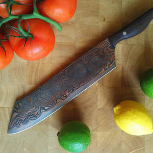 Cuchillo de carne profesional de cobre damasco con mango de madera liso para presentación en la mesa y servicio de comedor - Product Image 6
