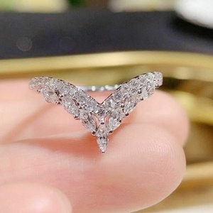 Anillo de flecha de moissanita con corte marquesa y banda curva apilable, delicado, para mujer, de plata 925, regalo de compromiso y boda para amantes - Product Image 1