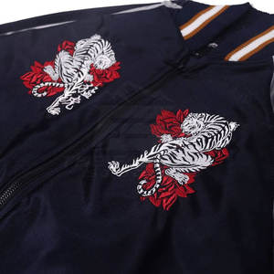 Chaqueta Sukajan de estilo urbano para hombre, tela satinada suave, ligera, moderna, con diseño bordado. - Product Image 5