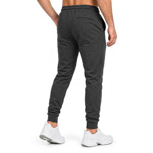 Pantalones deportivos de hombre, color gris oscuro, cintura elástica, con cordón ajustable y bolsillos laterales, estilo casual para otoño e invierno. - Product Image 5