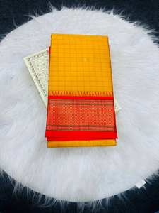 Contraste festif : Saree à motif à carreaux Minawork avec un chemisier lourd - Product Image 2