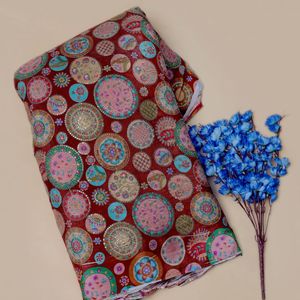 Tissu en crêpe opulent couleur bordeaux profond avec broderie mandala circulaire, détails de paillettes scintillantes, matière douce, respirante et légère - Product Image 3