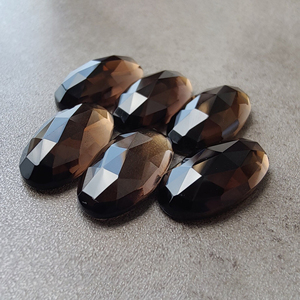 ควอตซ์สโมคกี้ธรรมชาติเกรด AAA+ รูปทรงวงรีขนาดใหญ่ เจียระไนแบบเช็คเกอร์ ด้านหลังแบนเรียบ สำหรับทำเครื่องประดับ มีทุกขนาด - Product Image 6