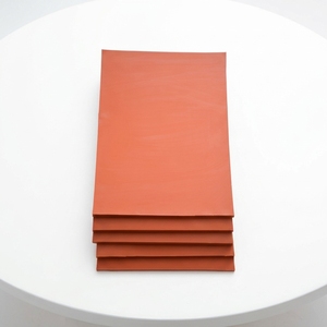 Plaque <span class=keywords><strong>de</strong></span> gaufrage à chaud personnalisée en néoprène silicone rouge, design plaqué aluminium, feuille <span class=keywords><strong>de</strong></span> caoutchouc résistante aux hautes/basses températures - Product Image 4