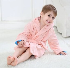 Toalla con Capucha para Niños Color Rosa Coral, Toalla Infantil de Talla Pequeña para Uso Doméstico, Suave al Contacto con la Piel - Product Image 1