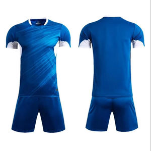 Tenue de football personnalisée sublimée : un uniforme d'entraînement rétro, à séchage rapide, pour les clubs, conçu avec une découpe entièrement automatisée - Product Image 5