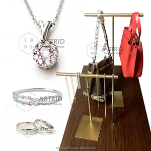 Support de casque de promotion écologique moderne en acier inoxydable doré pour la vente au détail et à la maison - Product Image 1