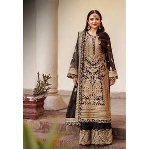 Salwar Kameez en soie de créateur - Haut, bas et dupatta - Pour les occasions spéciales - Product Image 3