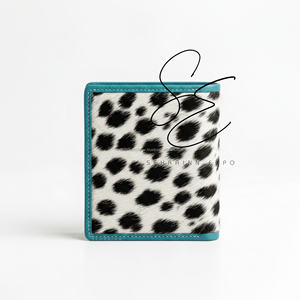 Cartera de Cuero Genuino Premium con Pelo de Vaca, Delgada, Bifold, Tarjetero, Logotipo Personalizado, RFID, Minimalista, con Detalle Turquesa, para Hombre - Product Image 4