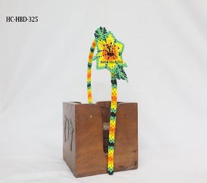 Serre-tête floral perlé de créateur avec détails de feuilles, fait main, accessoire de mode pour femme, choix idéal pour un look festif - Product Image 3