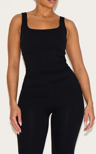 Conjunto de Yoga de 2 Piezas para Mujer, Venta al Por Mayor, Personalizado, Transpirable, Top Deportivo y Pantalones Cortos para Correr, Ropa Deportiva para Gimnasio - Product Image 3