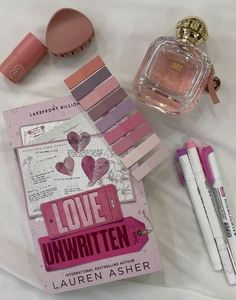 Libro de bolsillo Love Unwritten de Lauren Asher, la autora de la serie Dreamland Billionaires, éxito de ventas de The Sunday Times. - Product Image 4