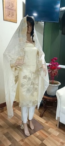 Tissu artisanal non cousu, broderie élégante, vêtement moderne de qualité supérieure, polyester/coton, lavable, pour fêtes et mariages. - Product Image 5