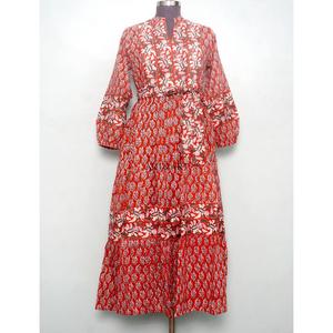 Vestido maxi de algodón tejido a mano para mujer, corte ajustado y acampanado, floral, manga larga, cierre de botones, decoraciones modernas, para clima cálido. - Product Image 3