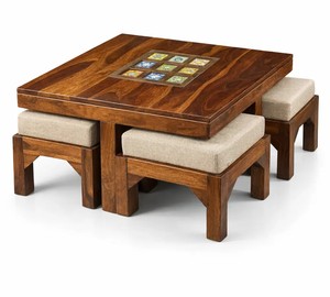 Table basse en bois massif gain de place avec 4 tabourets imbriqués | Table basse de salon avec tabourets rembourrés |   Vente en gros en Inde - Product Image 2