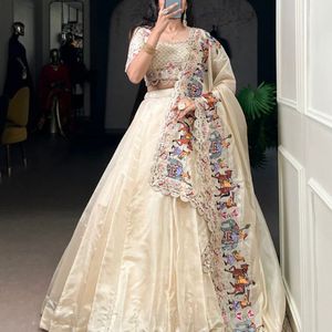 Lehenga Choli beige brodé de sequins framboisiers et de fils, semi-cousu, avec dupatta, prix fabricant par Royal Export - Product Image 2