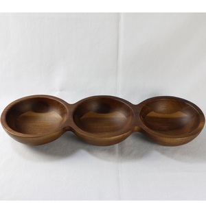 Ensemble de service à trois bols en bois design avec accent décoratif, plateau à collations, porte-condiments, service de table rustique, naturel - Product Image 3