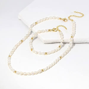 Collier en or avec pendentif en forme de brique de 26 lettres, design créatif, petit carré, chaîne de clavicule, collier à perles tendance, best-seller - Product Image 1