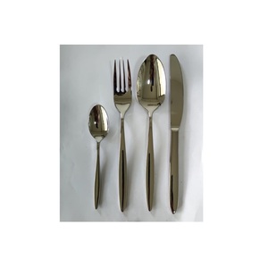 Ensemble de couverts en laiton finition or mat, fabrication artisanale élégante, 4 pièces, prix raisonnable, directement de l'usine. - Product Image 6