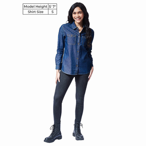 Chemises en jean pour femmes en gros avec poches à rabat, bleu brut uni, design haut de gamme, qualité usine supérieure - Product Image 3