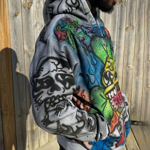 เสื้อฮู้ดดี้ทรงบ็อกซี่แบบซิป ผ้าคอตตอนหวี 100% น้ำหนัก 500 กรัม พิมพ์ลาย DTG สตรีทแวร์คุณภาพสูง ตกแต่งด้วยโลโก้แบบสั่งทำพิเศษ ปักลายปะติดแบบวอชแพทช์ ประดับด้วยคริสตัล - Product Image 4