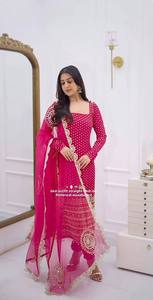 Robe de mariée indienne et pakistanaise traditionnelle rose brodée pour femme, longueur ras du sol, en polyester, coupe régulière, extensible, tout inclus - Product Image 3