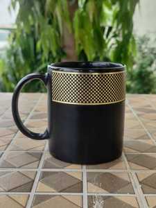 Mug en céramique noire avec motif géométrique argenté, finition mate, design chinois traditionnel, pour usage domestique - Product Image 3