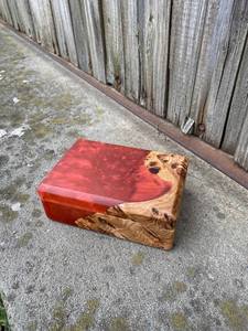 Boîte à bijoux artisanale en résine époxy avec incrustation en bois, finition rouge, rangement artistique pour bagues et colliers, organisateurs de rangement en résine - Product Image 4