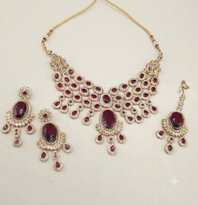 Ensemble élégant de collier, boucles d'oreilles et mang tika en zircon cubique ovale, pour mariage et soirée, bijoux de mode, fabricant. - Product Image 1