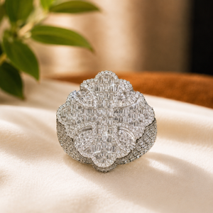 Bague de fiançailles en or blanc plaqué 18 carats avec diamant taille baguette, bague de demande en mariage pour homme, bijoux de luxe en moissanite - Product Image 6