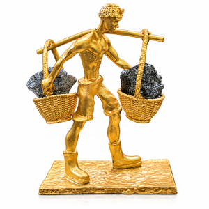 Figurine de mineur artisanale en métal plaqué or avec pierre de pyrite brute naturelle, ornement de bureau, souvenir, décoration intérieure, vente en gros - Product Image 1