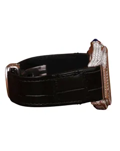 Montre de luxe personnalisée en or blanc et moissanite pour homme, bracelet en caoutchouc noir et cadran romain, idéale pour les soirées. - Product Image 3