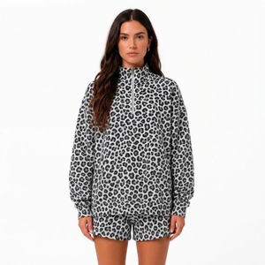 Pull tricoté surdimensionné pour femme, imprimé zèbre rose et noir, manches longues, personnalisable, 100 % coton, col montant, ensemble court - Product Image 4
