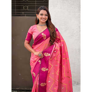 ชุดราตรีผ้าไหมสีชมพูอ่อน แนว Dusty Concept ลายซิกแซก ปักดิ้นซารี - Product Image 2