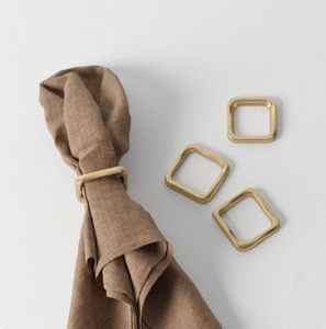 Nouvel arrivage : Anneau de serviette décoratif carré doré pour décorations de fête - Product Image 1