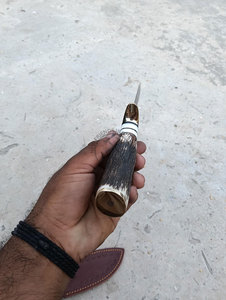 Nuevo Cuchillo de Caza y Desollado de Acero de Damasco, Hecho a Mano, de Espiga Completa, con Gancho para Enterrar, Mango de Cuerno de Ciervo, Hoja de 5 Pulgadas - Product Image 4