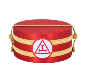 Gorro de Regalia Premium, Gorra de Corona Roja del Capítulo del Arco Real, Adorno Dorado con Símbolo Triangular Bordado en Blanco, Tocado Ceremonial - Product Image 1