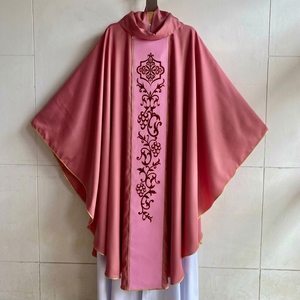 Chasuble pour le clergé avec bordure dorée et motif de vigne brodé – Vêtement liturgique religieux formel pour toutes les saisons, tenue d'église - Product Image 6