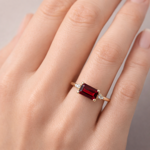 Anillo de Compromiso con Esmeralda Roja Natural de 0.5ct y Diamantes Naturales, Oro Amarillo Puro de 14K con Certificación IGI, Anillos de Piedra Natal - Product Image 5