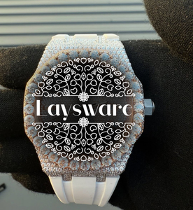 Montre de luxe moderne personnalisée en verre avec diamants Moissanite VVS glacés, lunette en or rose et bracelet en caoutchouc blanc - Product Image 1