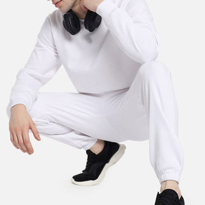 Conjunto deportivo moderno para hombre para uso diario informal con material suave, ajuste cómodo y diseño moderno. - Product Image 6