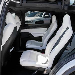 Véhicule utilitaire électrique 2022 à trois moteurs - Product Image 5