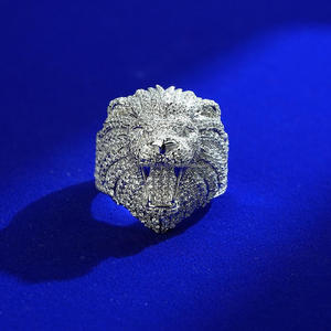 Bague de déclaration de luxe en argent sterling 925 avec tête d'animal en moissanite et pierres étincelantes, pour les acheteurs de bijoux en gros - Product Image 1