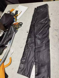 กางเกงหนังแท้ผู้ชายแบบมีกระเป๋า 8 ช่อง สีดำ หนังแกะ นุ่ม ระบายอากาศดี ดีไซน์ทันสมัย - Product Image 6