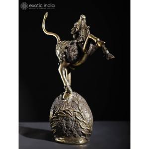 Nandi Dancing on the Globe Sculpture en laiton et en pierre de 9 pouces - Product Image 1