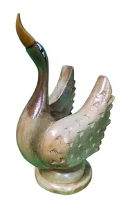 Figurine de canard en bois traditionnel taillée à la main, bois naturel poli, sculpture d'oiseau rustique décorative, accent de décoration pour la maison, souvenir, cadeau - Product Image 2
