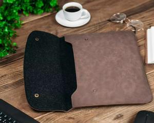 Funda Protectora y Bolsa de Transporte para Laptop de Cuero Genuino, Moderna y Duradera, para Macbooks y Laptops Empresariales LS-0238, Venta al Por Mayor - Product Image 1