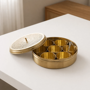Caja de Especias de Latón Hecha a Mano con Tapa, Masala Dabba Tradicional, Contenedor de Almacenamiento de Especias Indias, Organizador de Condimentos de Cocina, Premium - Product Image 6