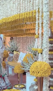 Guirlande de fleurs artificielles en plastique faites à la main, jasmin blanc, marguerite jaune, pour décoration de mariage indien traditionnel - Product Image 4